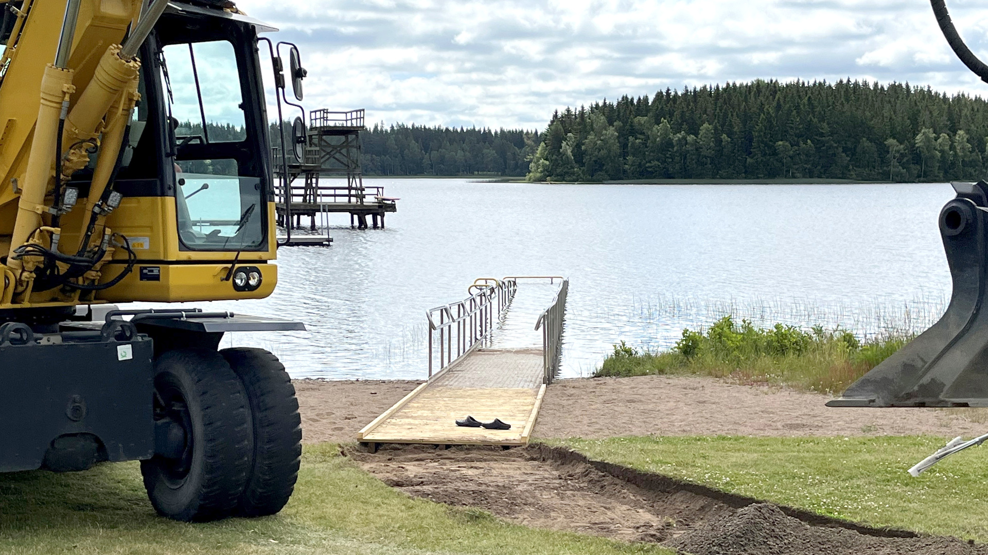 Ramp för personer med funktionsvariationer.