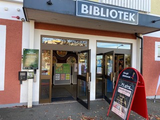 Entré till biblioteket i Sävsjö